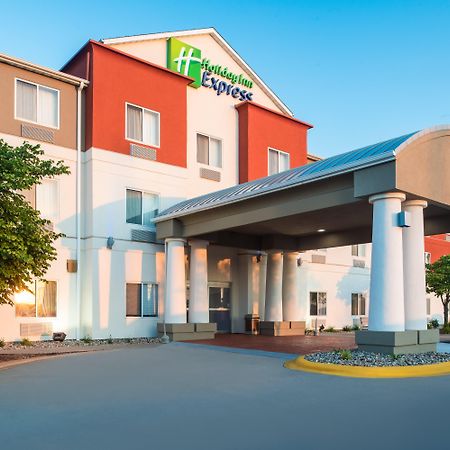 Holiday Inn Express Hotel & Suites Burlington, An Ihg Hotel Exterior photo