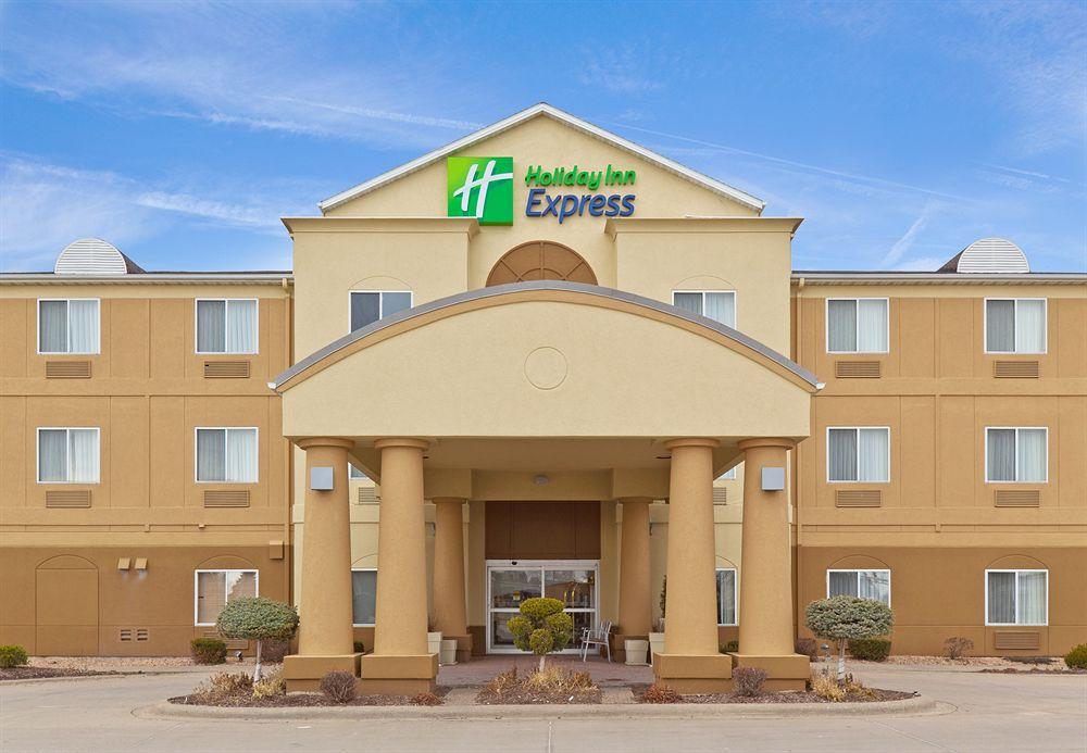 Holiday Inn Express Hotel & Suites Burlington, An Ihg Hotel Exterior photo