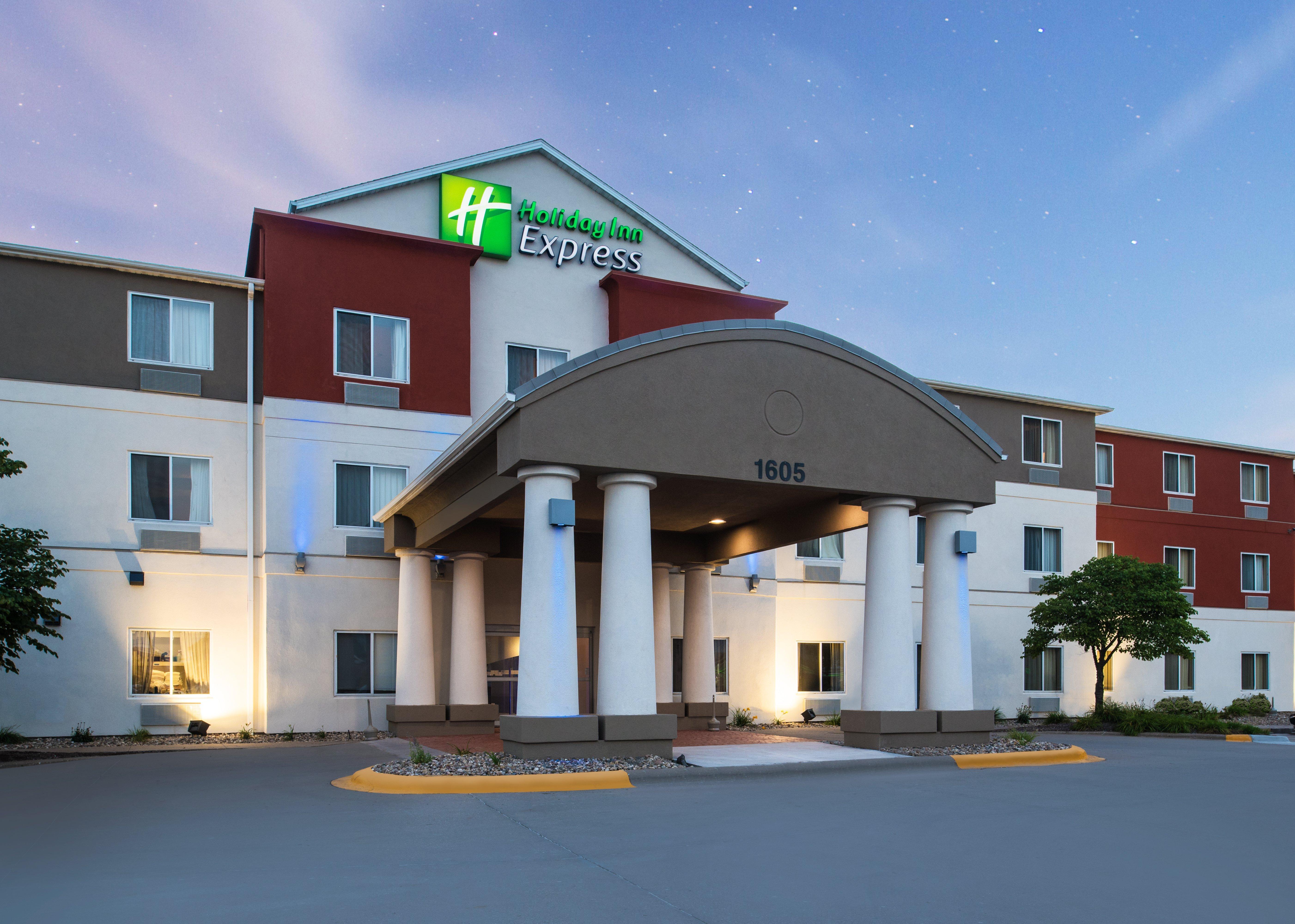 Holiday Inn Express Hotel & Suites Burlington, An Ihg Hotel Exterior photo